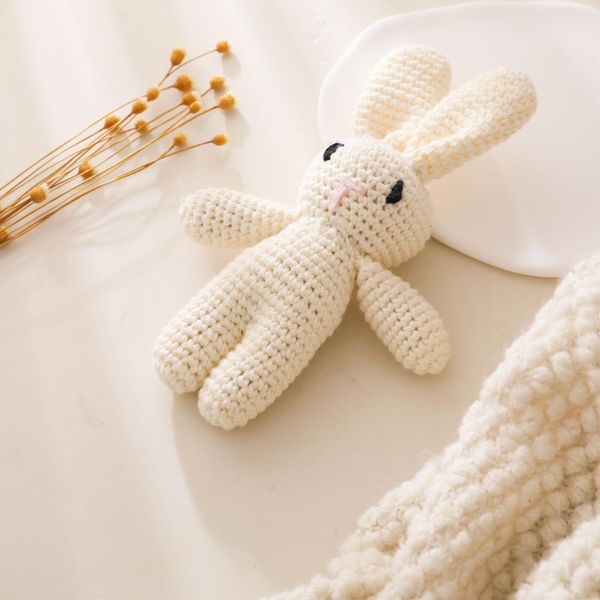 Bunny Baby Rattle，Crochet Bunny Rattle, Newborn Wooden Animal Rattle Toy，Infant White Bunny Rattle Toys Bunny Doll