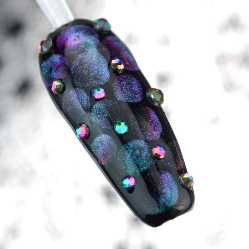 Multi magnet tool for effects on magnetic gels or magnetic gel polish.