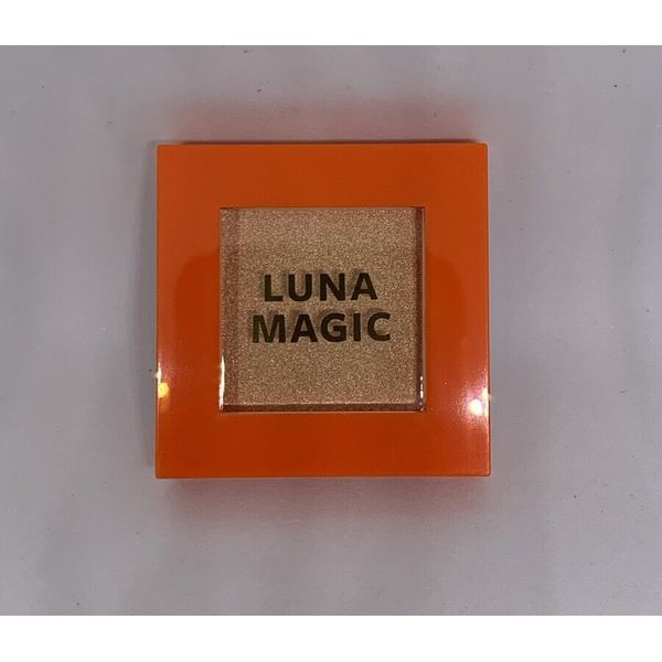 Luna Magic Powder Highlighter in Tulum Travel Sz