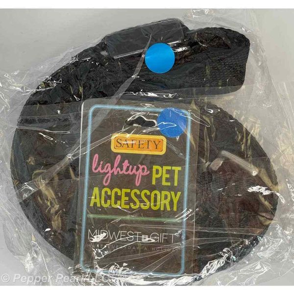 Pet Leash Safety LED Light Up Black 45 Inches Needs 2 CR2032 Button Batteries