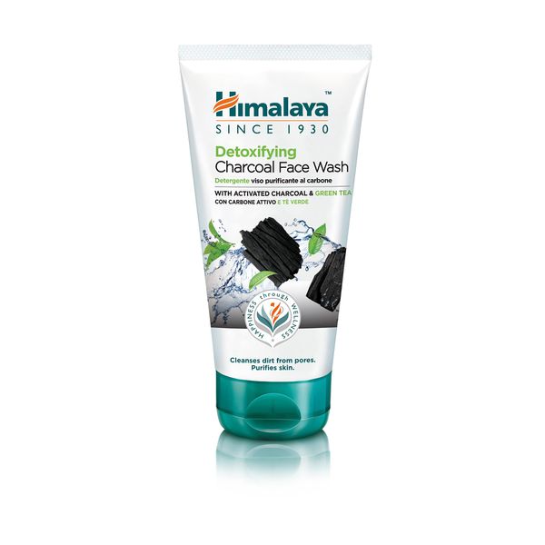 Himalaya Detoxifying Charcoal Face Wash with the Goodness of Green Tea and Coconut Charcoal Powder, Removes Dirt and Purifies the Skin, Leaving It Clean and Refreshed - 150 ml