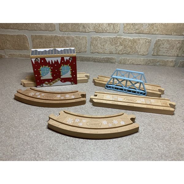 Thomas & Friends Snowy Rails Wooden Train Set Lot Of 5 Pieces