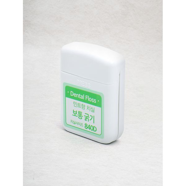 Mint flavored floss, regular thickness 50m