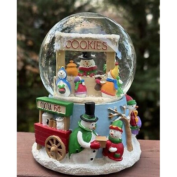 JC Penney Home Collection Musical Cookie Stand  6” Snow globe Plays Jingle Bells