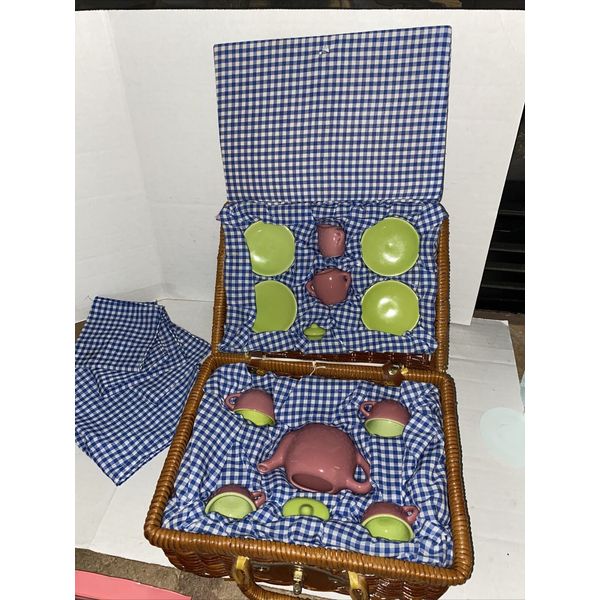 Picnic Basket Wicker Children’s W/Ceramic Tea Set, Napkins And Blanket