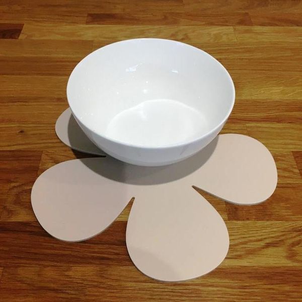Daisy Placemat Set - Matt Light Grey 2 Placemats Large 38cm