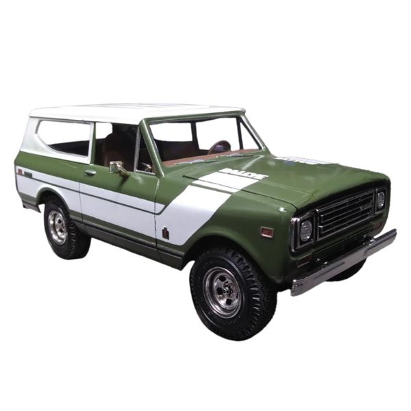 AMT 1977 International Harvester Scout II 1:25 Scale Model Kit