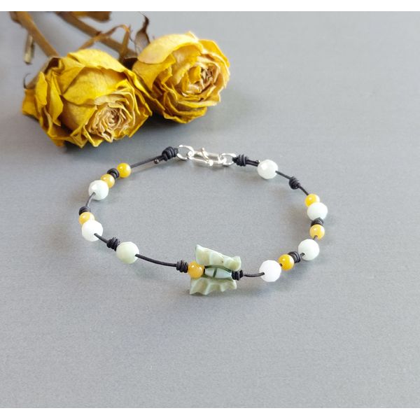 Small auspicious &#39;Jade &amp; Mint Mother-of-pearl Butterfly &amp; Topaz Knot Silver Bracelet