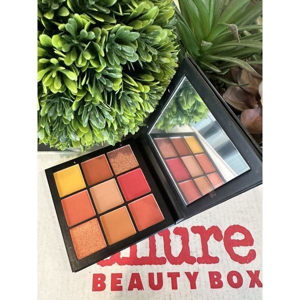HUDA BEAUTY Coral Obsessions Eyeshadow Palette - Authentic NIB