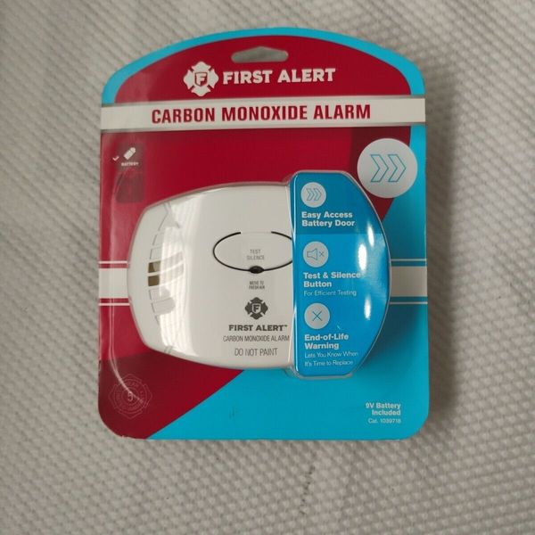 First Alert CO400 Carbon Monoxide Alarm Detector Battery or Wired Incl. Battery