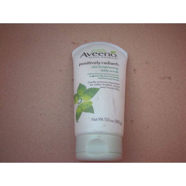 Aveeno Positively Radiant Skin Brightening Daily Facial Scrub  5 oz NEW OLD STOC