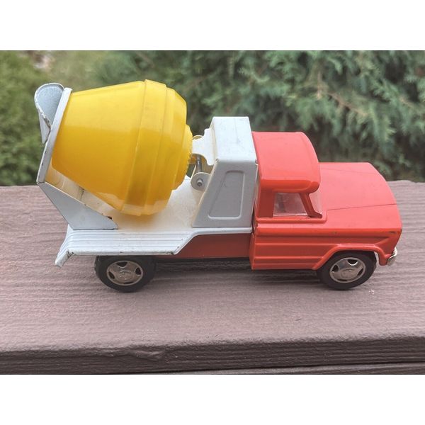 Vintage 1970s Cragstan Concrete Cement Mixer Truck ***NICE*** ORANGE