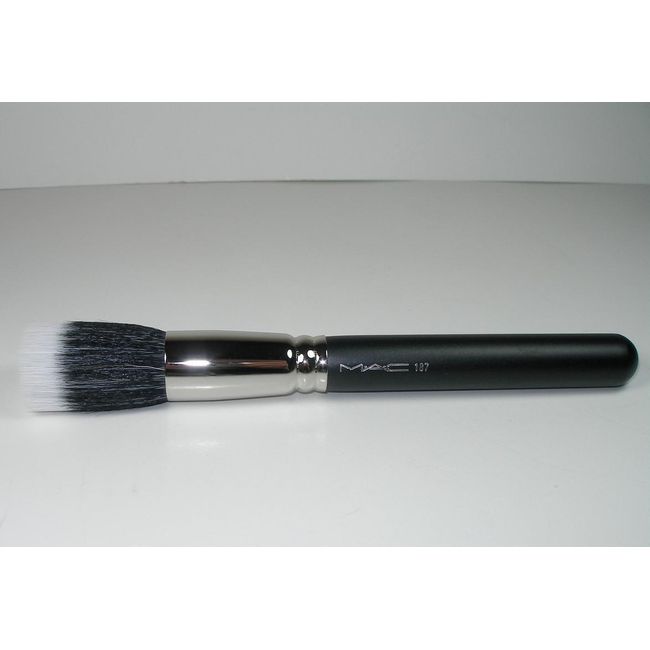 MAC Cosmetics 187 Duo Fibre Face Brush 18cm Discontinued New in Sleeve