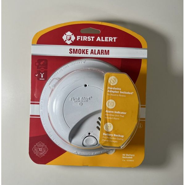 First Alert Cat. 1039809 Smoke Alarm Test & Silence Button 9V Battery. New