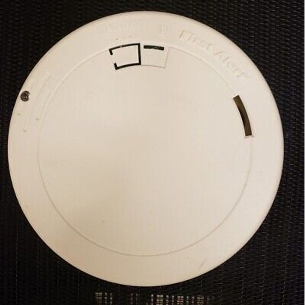 First Alert Smoke Alarm Photoelectric Smoke Sensor Battery Operated 1039772