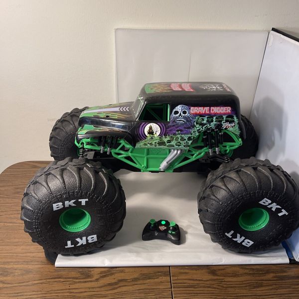 Grave Digger RC Monster Truck USB Rechargeable Spin Master Works Video